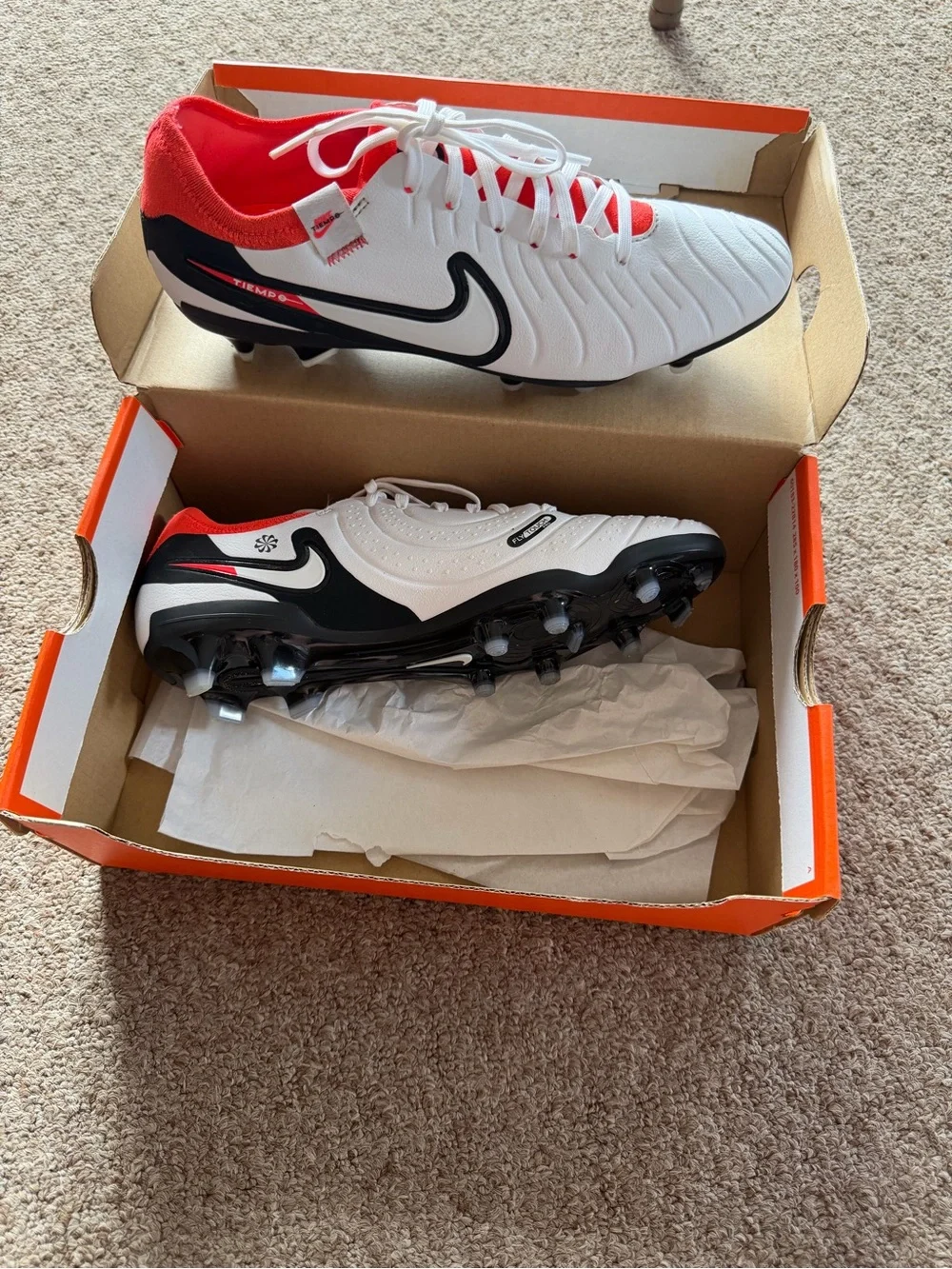 Nike Men’s White Black Red Soccer Cleats